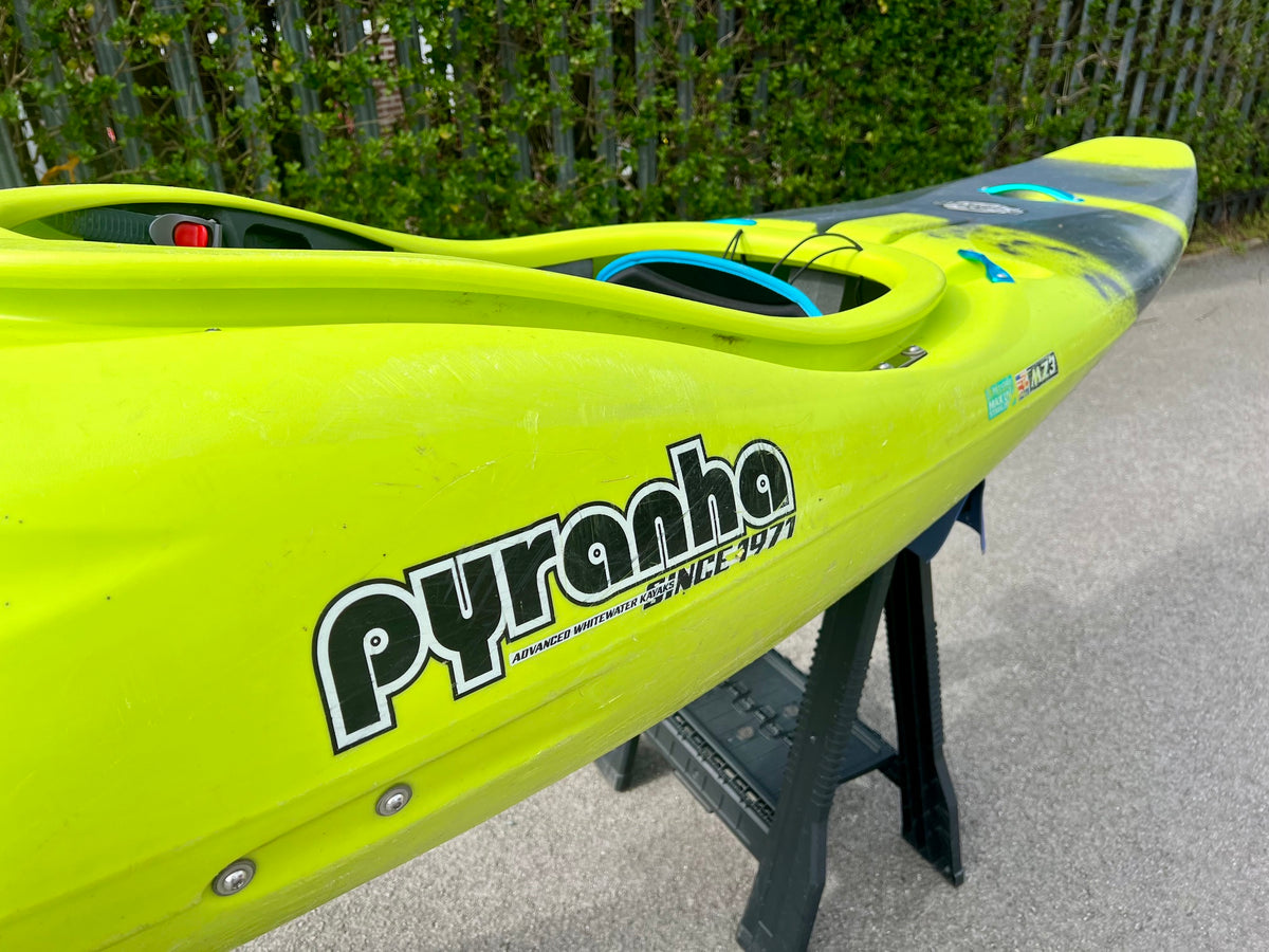 Pyranha Ripper 2 Stout 2 Kayak Large Smoking Gecko | Preowned