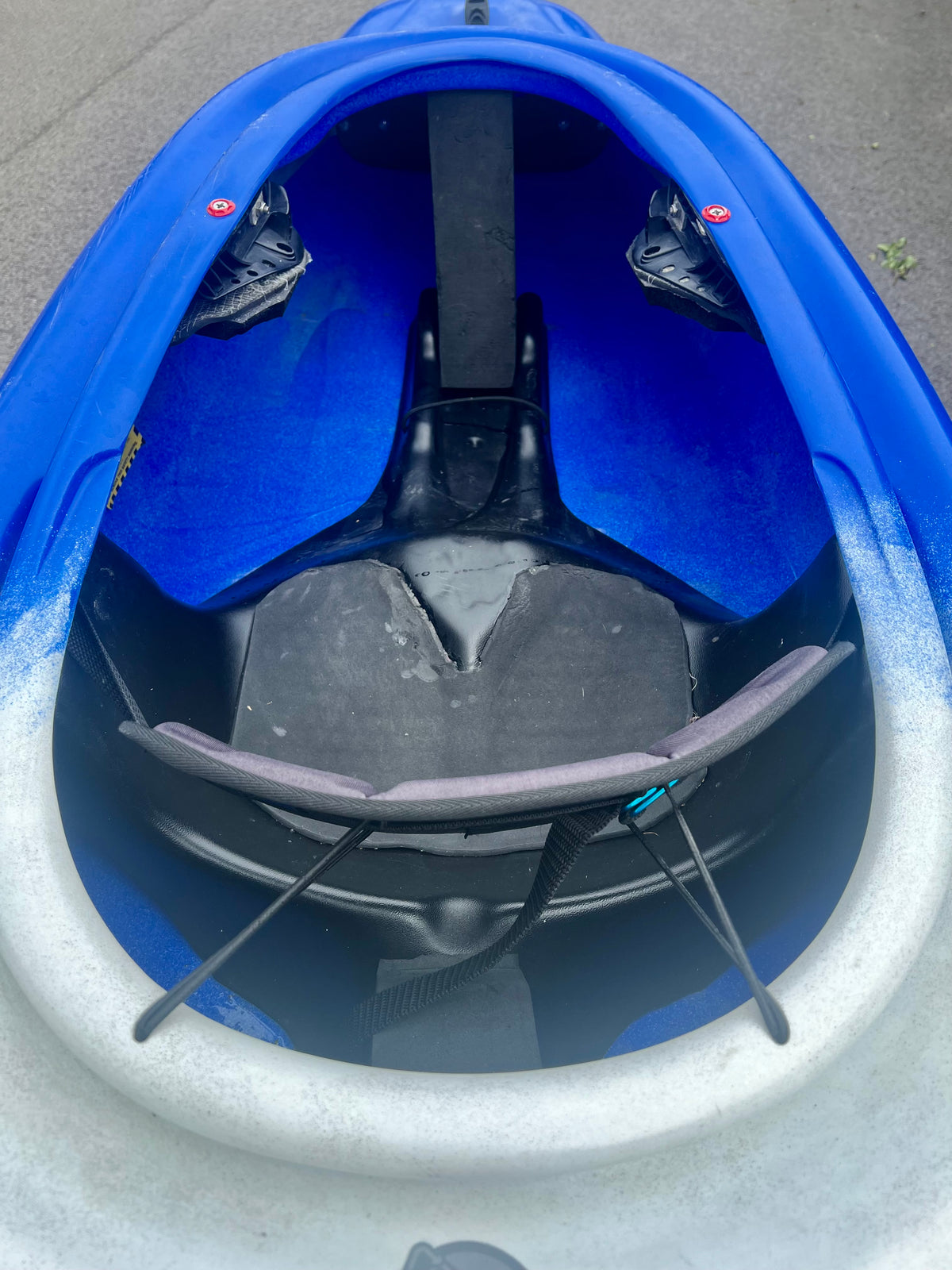 Pyranha Inazone Kayak 242 (M/L) Blue/White | Preowned